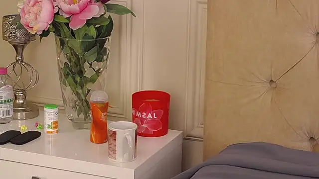 Snapshot of SarahLynz chatting on March 7, 4:11 pm SarahLynz online show from March 7, 4:11 pm