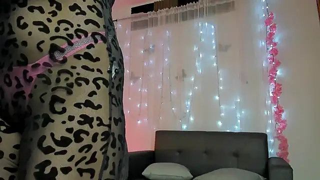 Snapshot of Alaia_Love77 chatting on March 13, 10:10 pm Alaia Love77 online show from March 13, 10:10 pm