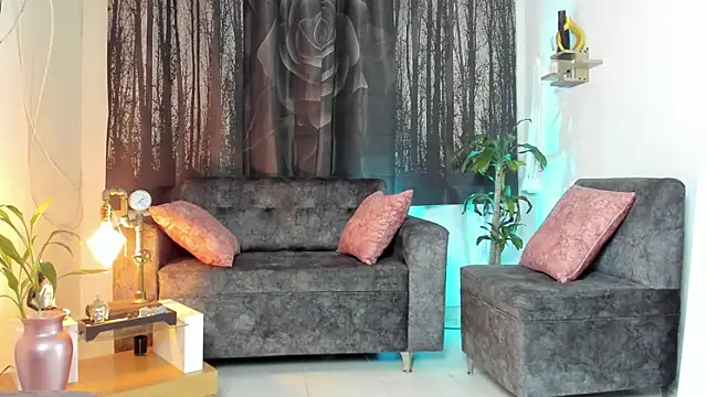 Snapshot of Alaia_Love77 chatting on November 16, 10:48 pm Alaia Love77 online show from November 16, 10:48 pm