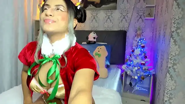 Snapshot of Alaia_Love77 chatting on December 14, 11:09 pm Alaia Love77 online show from December 14, 11:09 pm