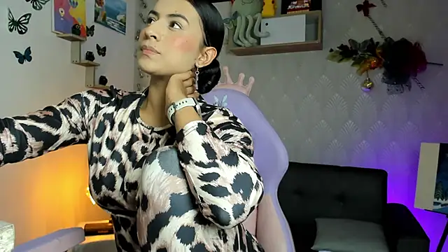 Snapshot of Alaia_Love77 chatting on December 15, 10:47 pm Alaia Love77 online show from December 15, 10:47 pm