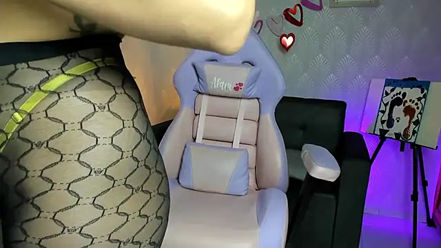 Alaia Love77 online show from February 25, 8:40 pm