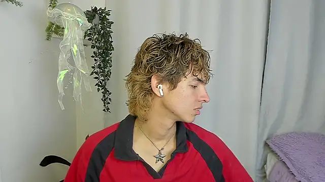 Snapshot of santy-kitty chatting on October 8, 3:15 am santy-kitty online show from October 8, 3:15 am