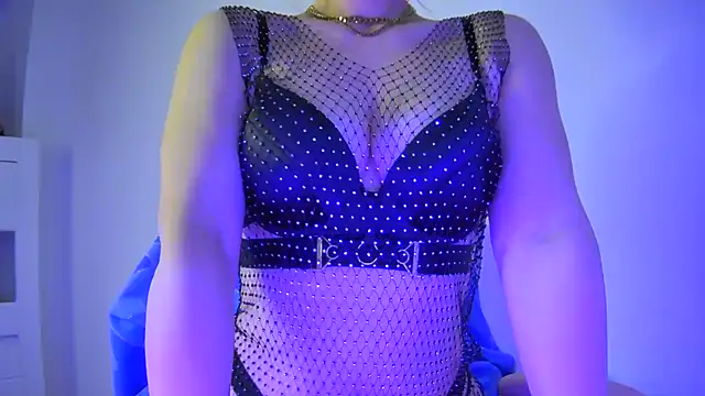 Sissy-Bee online show from May 1, 6:01 pm