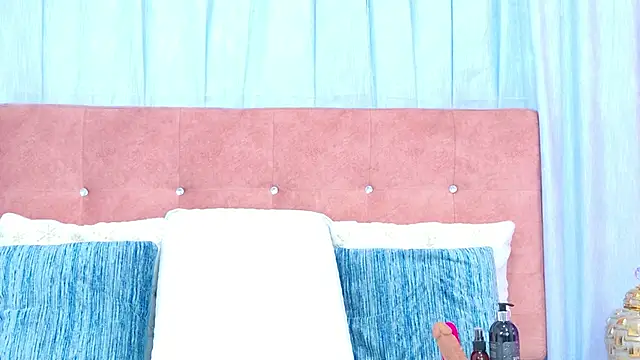 AlliciaKim online show from October 27, 7:18 pm