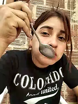 perlita05 online show from March 12, 5:49 pm