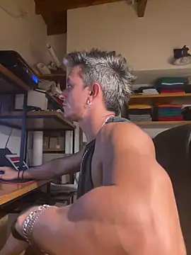 Snapshot of victorxxx2401 chatting on January 3, 4:11 am victorxxx2401 online show from January 3, 4:11 am