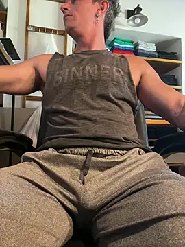 Snapshot of victorxxx2401 chatting on January 6, 12:24 pm victorxxx2401 online show from January 6, 12:24 pm