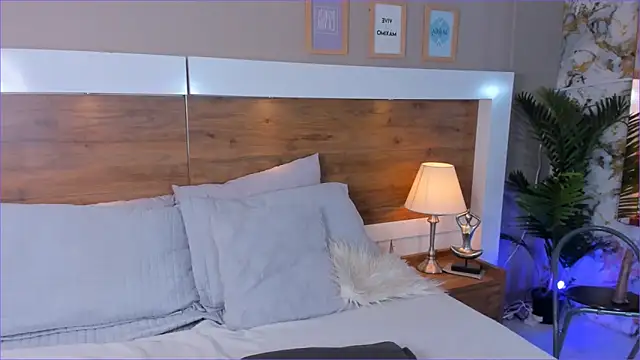 EmaBakker online show from September 18, 5:59 pm