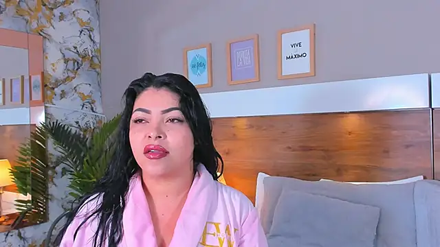 EmaBakker online show from February 22, 8:57 am