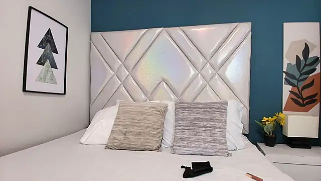 Lana-Gross online show from February 27, 1:49 pm