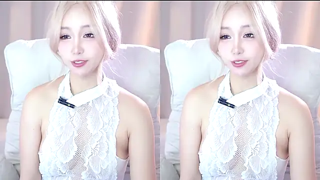 Snapshot of UUKiss_ chatting on October 24, 3:25 am UUKiss online show from October 24, 3:25 am