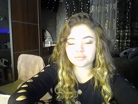 Snapshot of BonnyShy chatting on November 22, 7:57 pm BonnyShy online show from November 22, 7:57 pm