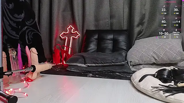 Snapshot of Devil_s_bride chatting on March 11, 4:21 am Devil s bride online show from March 11, 4:21 am