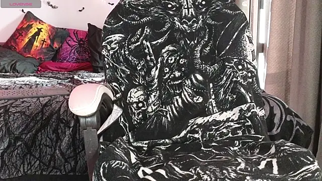 Snapshot of Devil_s_bride chatting on May 26, 4:25 pm Devil s bride online show from May 26, 4:25 pm