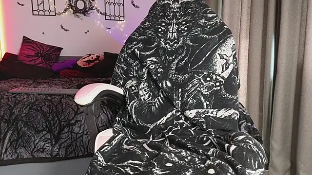 Snapshot of Devil_s_bride chatting on June 11, 2:15 pm Devil s bride online show from June 11, 2:15 pm