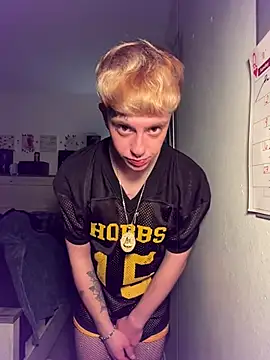 Snapshot of twentywithafelonyy chatting on February 24, 10:48 am twentywithafelonyy online show from February 24, 10:48 am