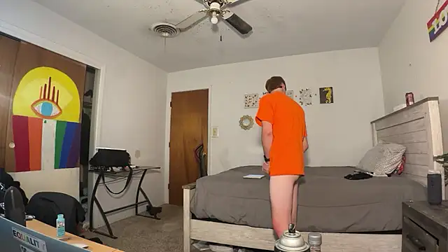 Snapshot of twentywithafelonyy chatting on October 31, 3:57 pm twentywithafelonyy online show from October 31, 3:57 pm