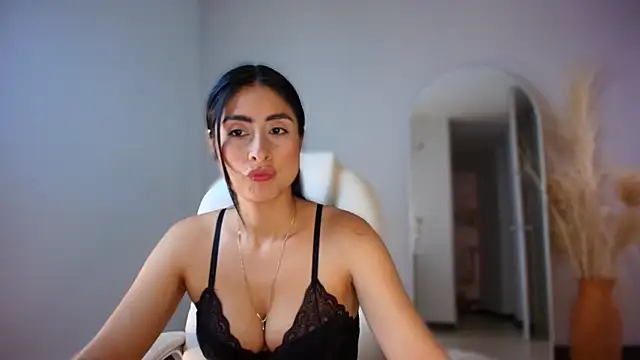 auroracaruso11 online show from November 9, 9:02 pm