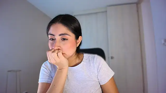 auroracaruso11 online show from July 14, 8:36 pm