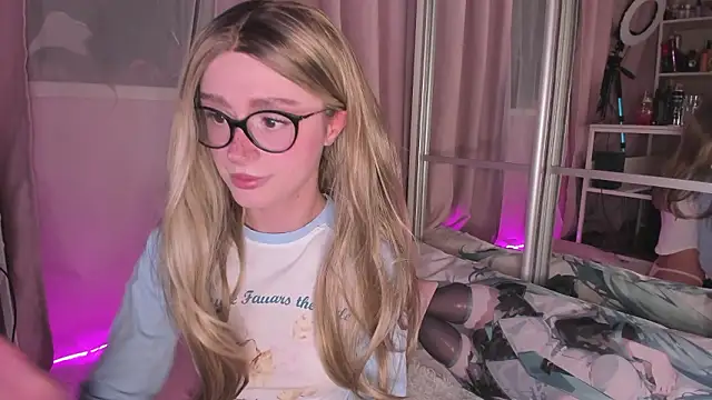 Snapshot of -bae chatting on February 6, 3:26 pm -bae online show from February 6, 3:26 pm