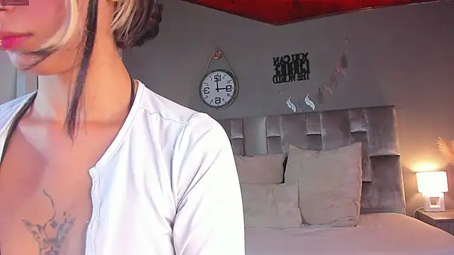 ParisFox  online show from February 10, 7:38 pm