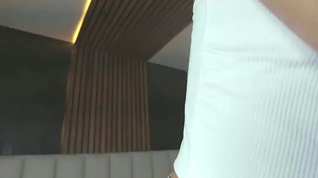 ParisFox  online show from February 21, 7:32 pm