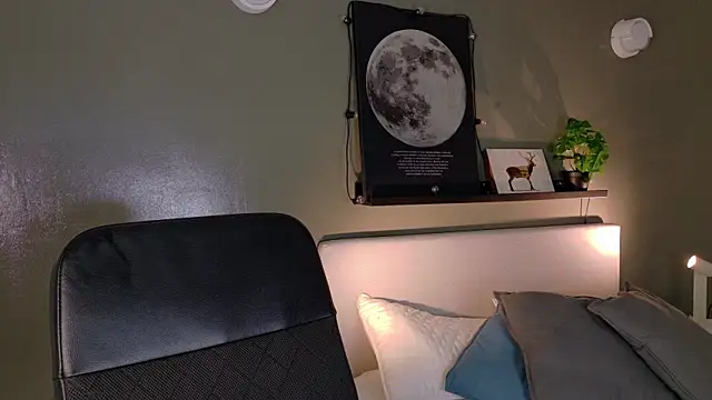 ParisFox  online show from October 21, 7:36 pm