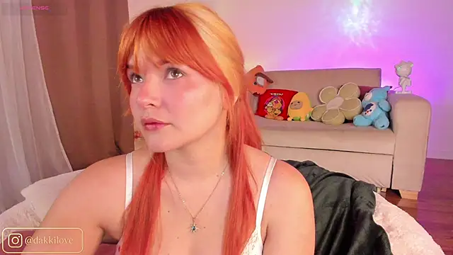 DAKOTA LOVEE online show from February 25, 4:44 am