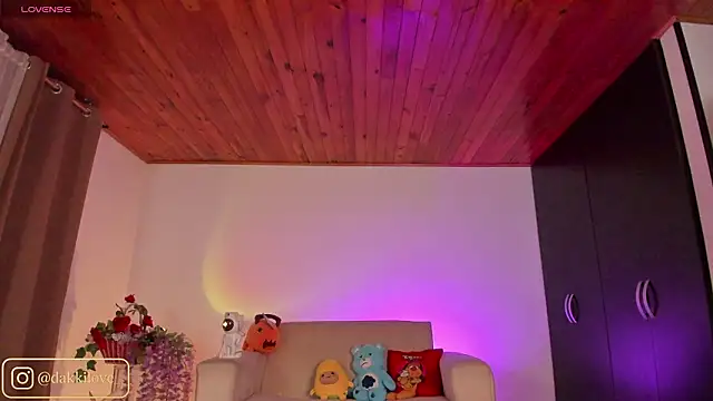 DAKOTA LOVEE online show from March 7, 6:21 am