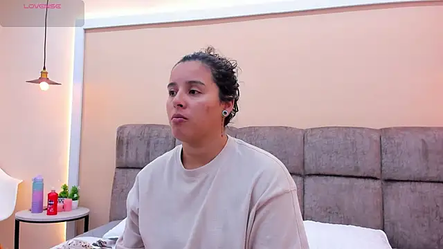 Snapshot of Dilan_y_Mia chatting on January 7, 12:20 pm Dilan y Mia online show from January 7, 12:20 pm