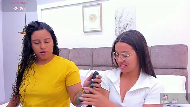 Snapshot of Dilan_y_Mia chatting on March 7, 12:45 pm Dilan y Mia online show from March 7, 12:45 pm