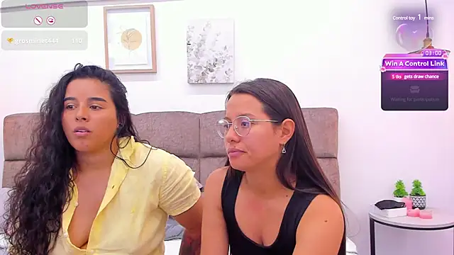 Snapshot of Dilan_y_Mia chatting on March 8, 4:17 pm Dilan y Mia online show from March 8, 4:17 pm