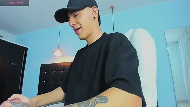 Lobo 17  online show from November 15, 3:37 am