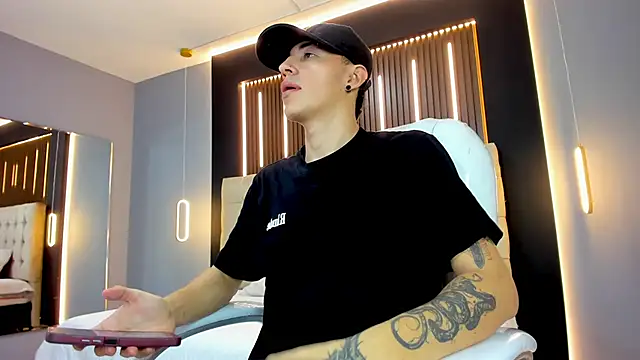 Lobo 17  online show from February 11, 10:48 pm