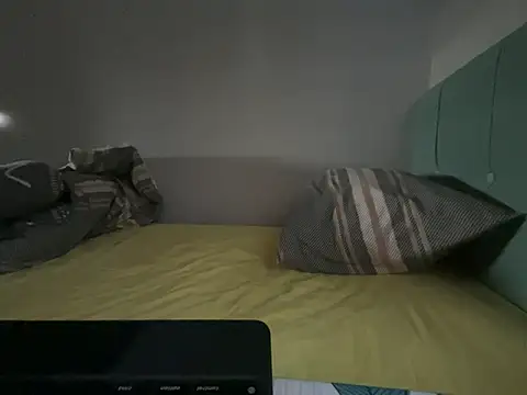 Snapshot of sweetspider35 chatting on January 27, 2:46 pm sweetspider35 online show from January 27, 2:46 pm