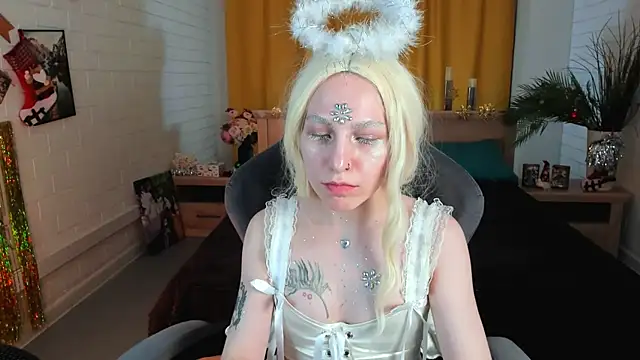 Snapshot of AphexQueen chatting on December 23, 4:28 pm AphexQueen online show from December 23, 4:28 pm