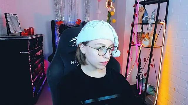 Snapshot of AphexQueen chatting on December 25, 3:17 pm AphexQueen online show from December 25, 3:17 pm