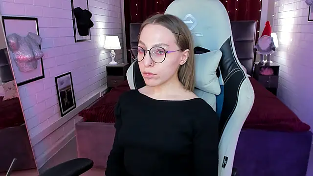 Snapshot of AphexQueen chatting on February 5, 1:11 pm AphexQueen online show from February 5, 1:11 pm