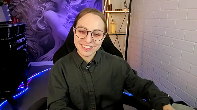 Snapshot of AphexQueen chatting on February 27, 3:15 pm AphexQueen online show from February 27, 3:15 pm