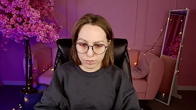 Snapshot of AphexQueen chatting on March 7, 1:18 pm AphexQueen online show from March 7, 1:18 pm