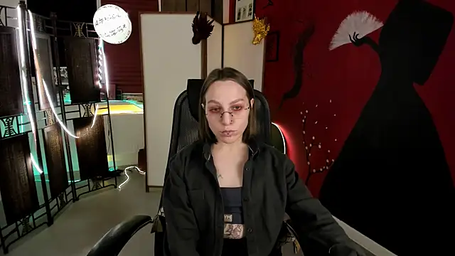 Snapshot of AphexQueen chatting on March 8, 1:03 pm AphexQueen online show from March 8, 1:03 pm