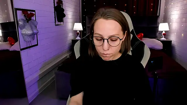 Snapshot of AphexQueen chatting on March 21, 7:35 pm AphexQueen online show from March 21, 7:35 pm