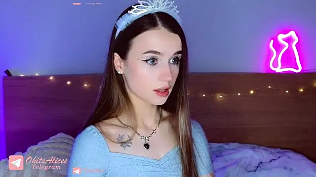 Snapshot of _OhitsMe chatting on December 4, 8:45 am OhitsMe online show from December 4, 8:45 am