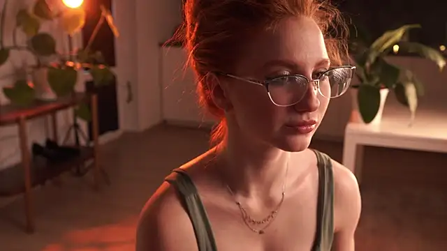 EsmaCrumbley online show from March 4, 4:18 am