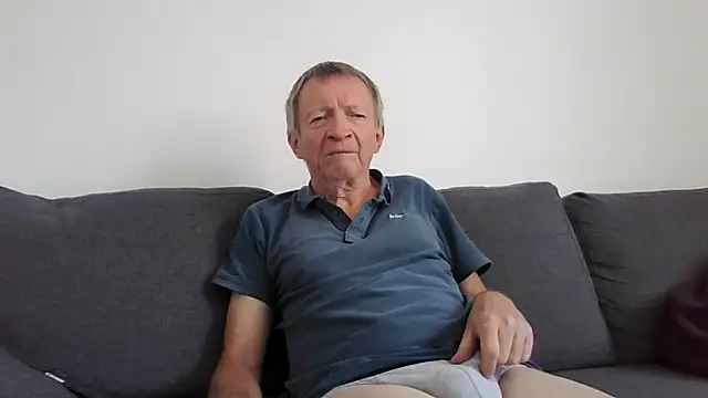 Snapshot of naturiste974 chatting on April 22, 3:24 pm naturiste974 online show from April 22, 3:24 pm