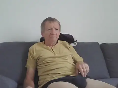 Snapshot of naturiste974 chatting on May 5, 3:31 pm naturiste974 online show from May 5, 3:31 pm