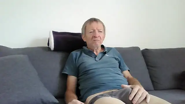 Snapshot of naturiste974 chatting on May 14, 10:22 am naturiste974 online show from May 14, 10:22 am