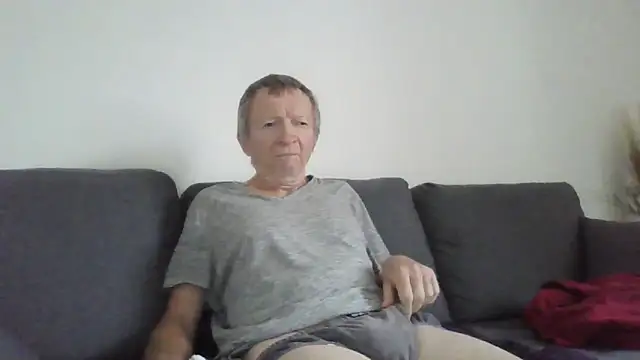 Snapshot of naturiste974 chatting on May 18, 5:57 am naturiste974 online show from May 18, 5:57 am
