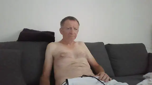 Snapshot of naturiste974 chatting on May 27, 1:41 pm naturiste974 online show from May 27, 1:41 pm